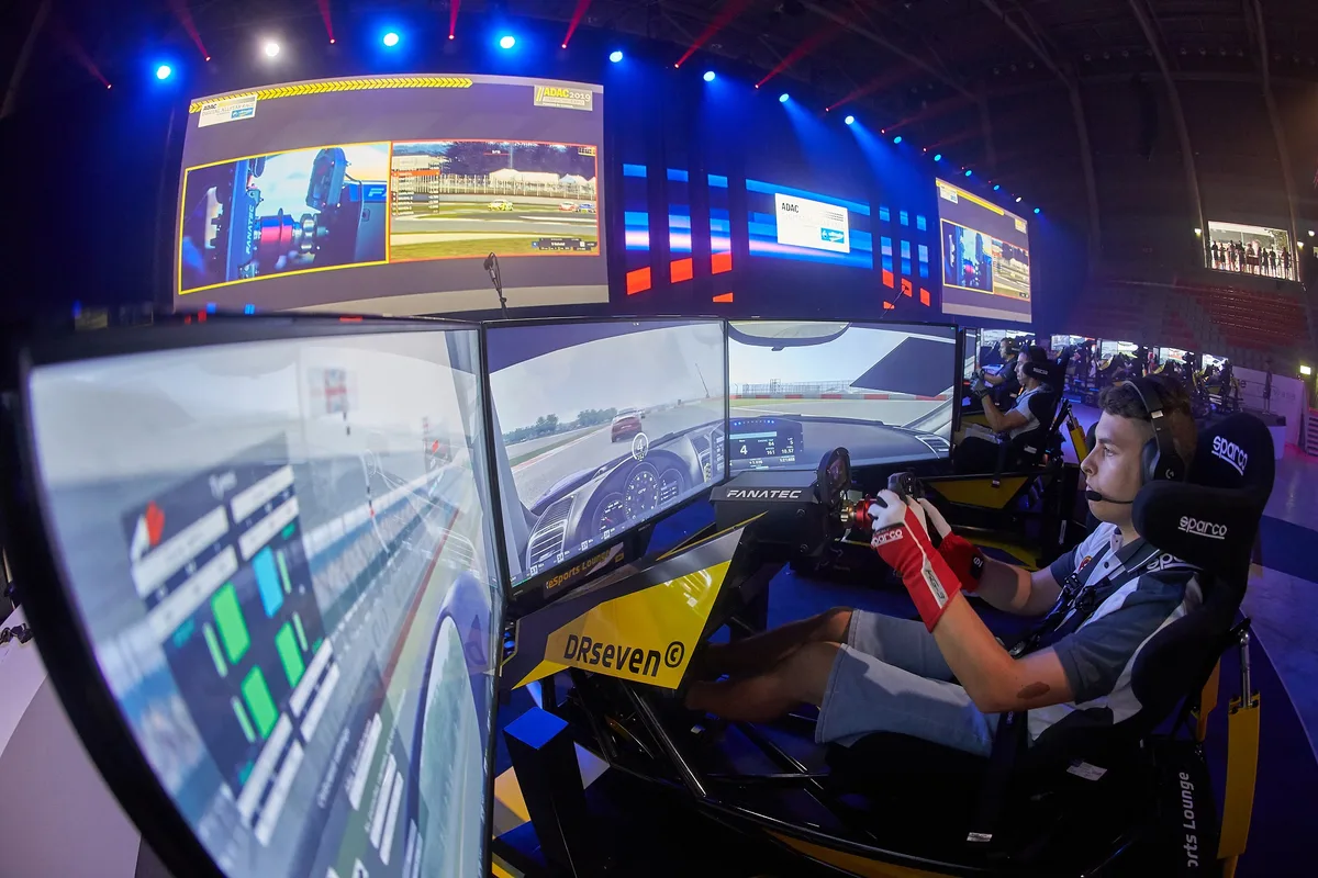 南宫体育虚拟赛车比赛高清画面